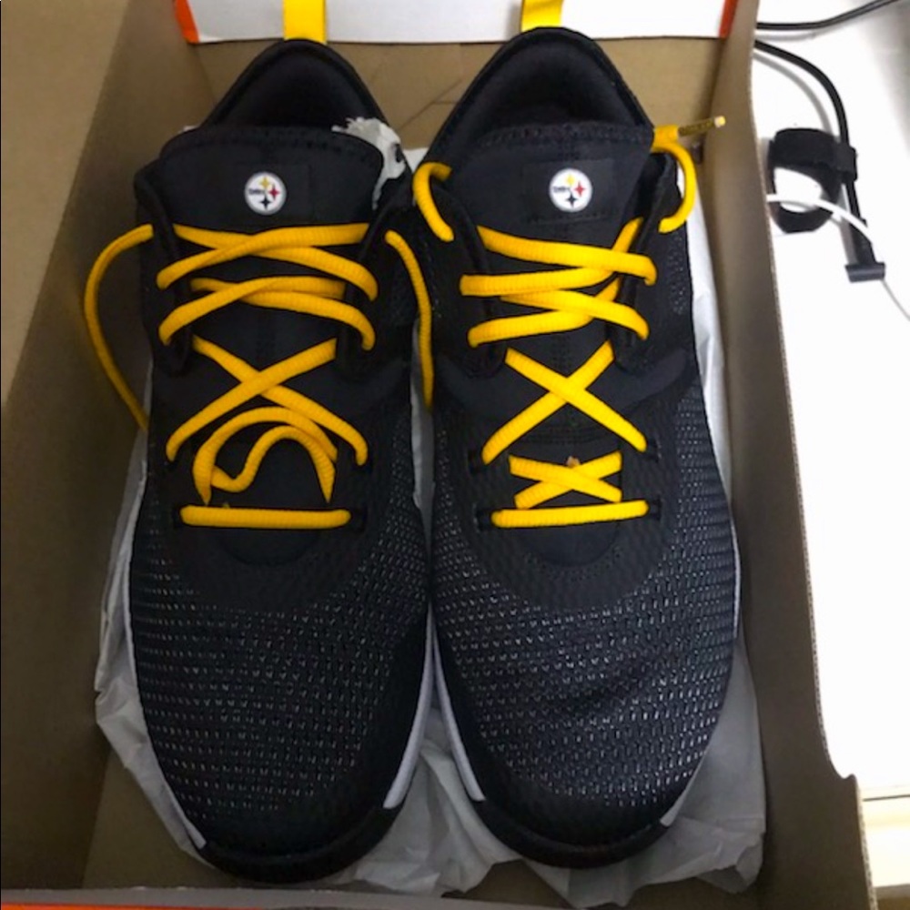size 10.5 Men's NFL Pittsburgh steeler shoes NEW